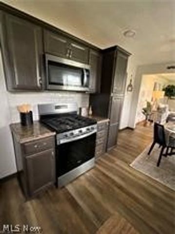 525 W Omar Street, Struthers, OH 44471