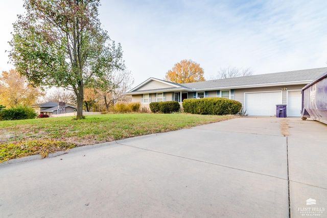 2600 Sumac Drive, Manhattan, KS 66502