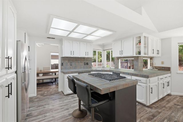 172 Silberhorn Dr, Folsom, CA 95630