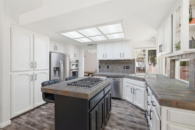 172 Silberhorn Dr, Folsom, CA 95630