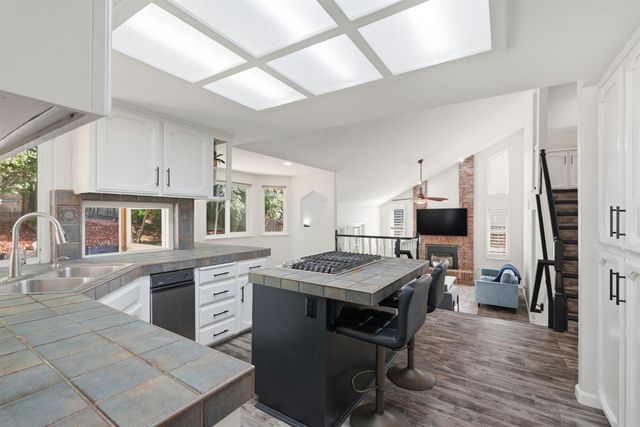 172 Silberhorn Dr, Folsom, CA 95630