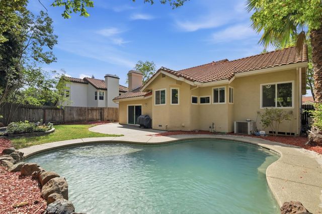 172 Silberhorn Dr, Folsom, CA 95630