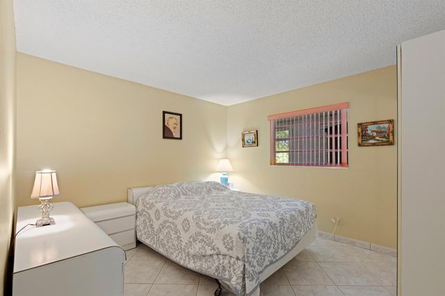 4000 NW 44th Avenue 207, Lauderdale Lakes, FL 33319