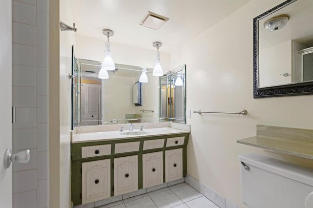 4000 NW 44th Avenue 207, Lauderdale Lakes, FL 33319
