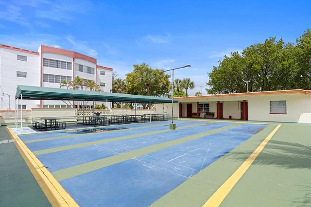 4000 NW 44th Avenue 207, Lauderdale Lakes, FL 33319