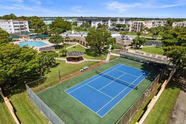 4000 NW 44th Avenue 207, Lauderdale Lakes, FL 33319