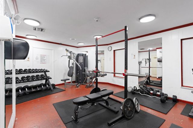 4000 NW 44th Avenue 207, Lauderdale Lakes, FL 33319