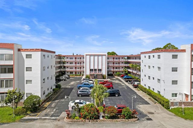 4000 NW 44th Avenue 207, Lauderdale Lakes, FL 33319