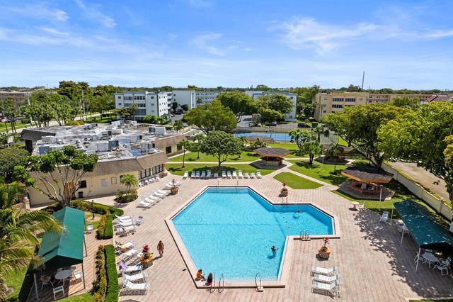 4000 NW 44th Avenue 207, Lauderdale Lakes, FL 33319