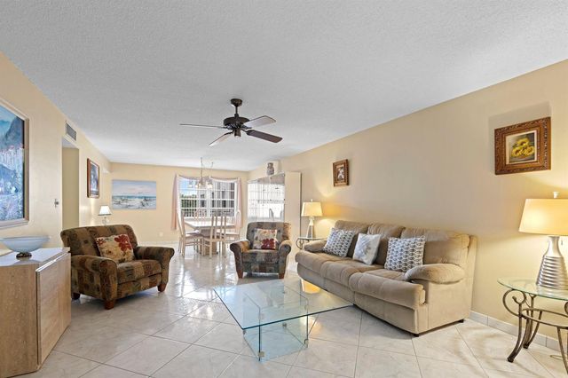 4000 NW 44th Avenue 207, Lauderdale Lakes, FL 33319