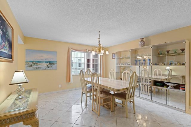4000 NW 44th Avenue 207, Lauderdale Lakes, FL 33319