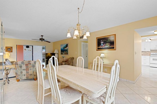 4000 NW 44th Avenue 207, Lauderdale Lakes, FL 33319