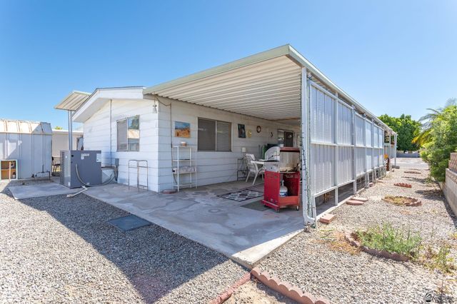 2042 S Coyote Ave, Yuma, ND 58364