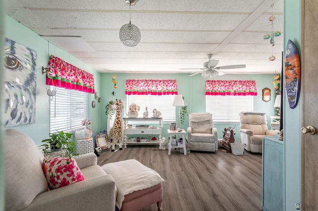 2042 S Coyote Ave, Yuma, ND 58364