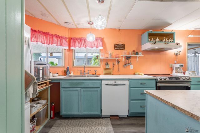 2042 S Coyote Ave, Yuma, ND 58364