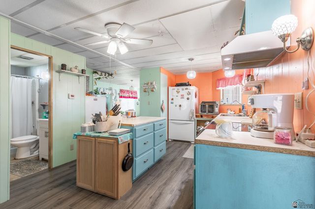 2042 S Coyote Ave, Yuma, ND 58364