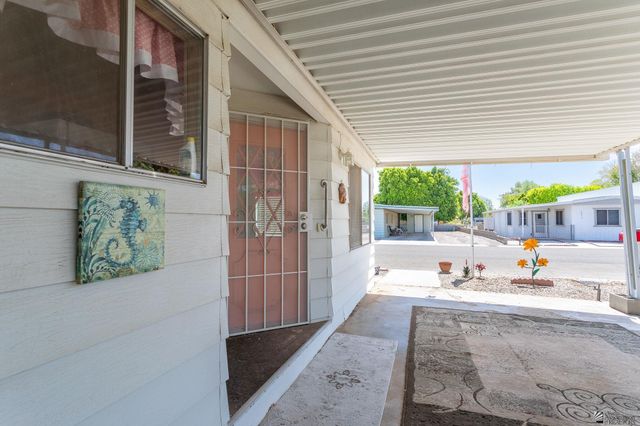 2042 S Coyote Ave, Yuma, ND 58364