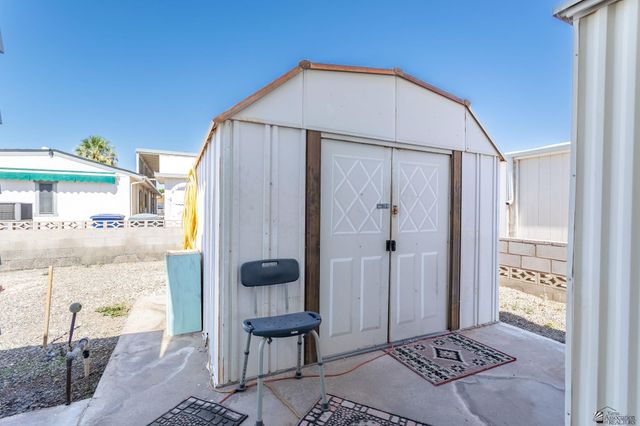 2042 S Coyote Ave, Yuma, ND 58364