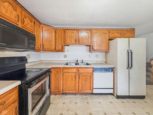 9520 Burrwood Court, Indianapolis, IN 46235