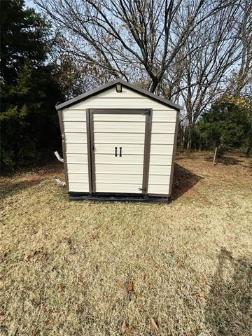 5668 Bent Creek Road, Shawnee, OK 74804