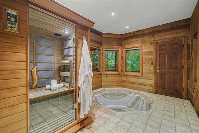 365 Crosstree Lane, Sandy Springs, GA 30328