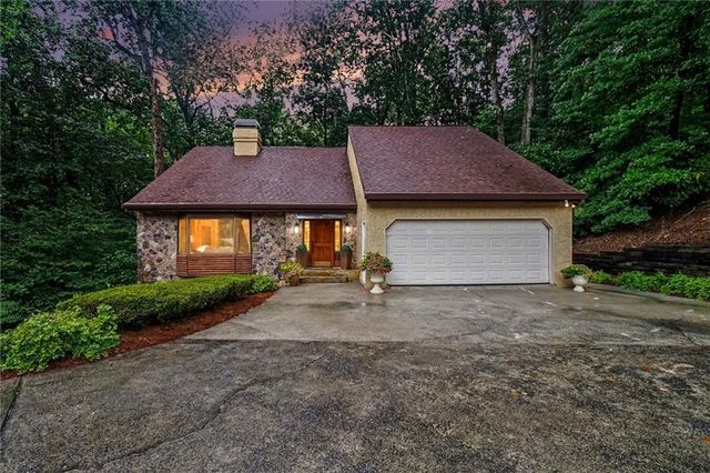 365 Crosstree Lane, Sandy Springs, GA 30328