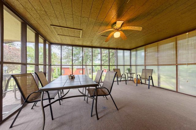 2410 E Oregon Trail, Janesville, WI 53546
