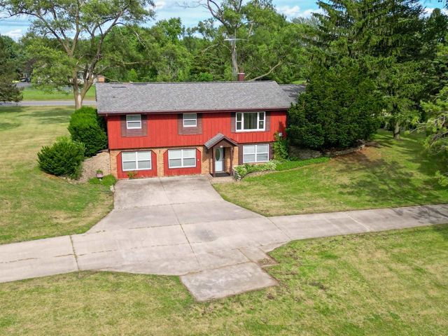 2410 E Oregon Trail, Janesville, WI 53546