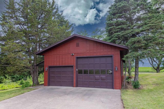 2410 E Oregon Trail, Janesville, WI 53546