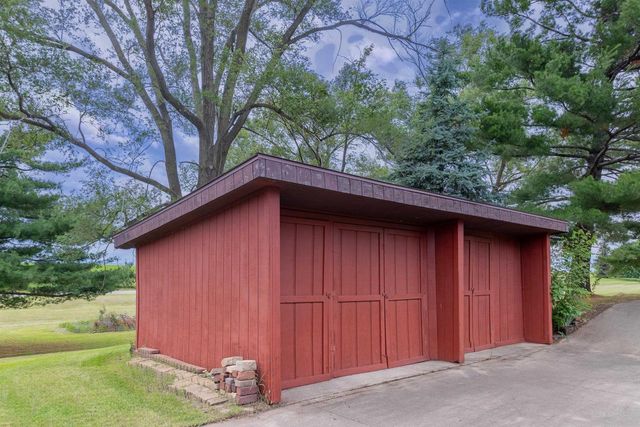 2410 E Oregon Trail, Janesville, WI 53546