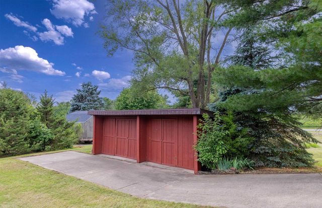 2410 E Oregon Trail, Janesville, WI 53546