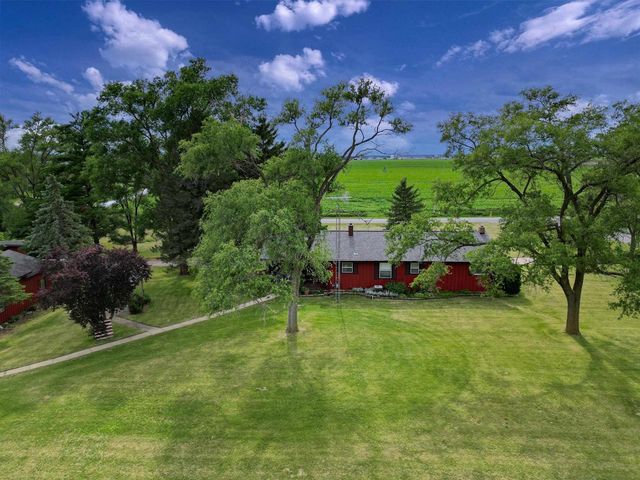 2410 E Oregon Trail, Janesville, WI 53546