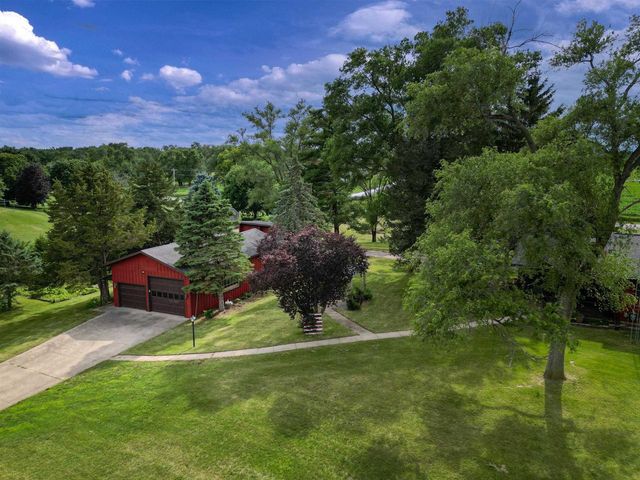 2410 E Oregon Trail, Janesville, WI 53546