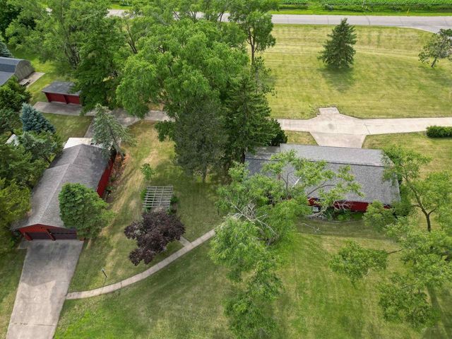 2410 E Oregon Trail, Janesville, WI 53546