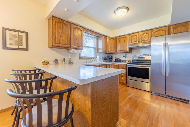 2410 E Oregon Trail, Janesville, WI 53546