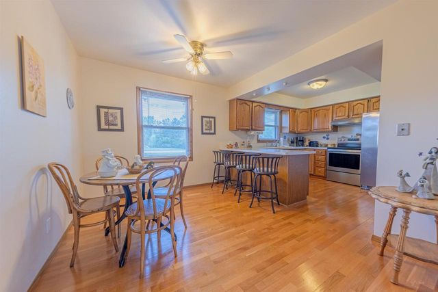2410 E Oregon Trail, Janesville, WI 53546