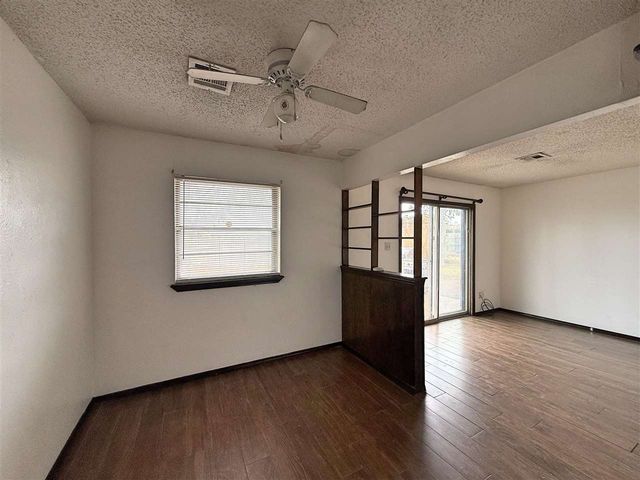 301 SE Brighton Dr, Lawton, OK 73507