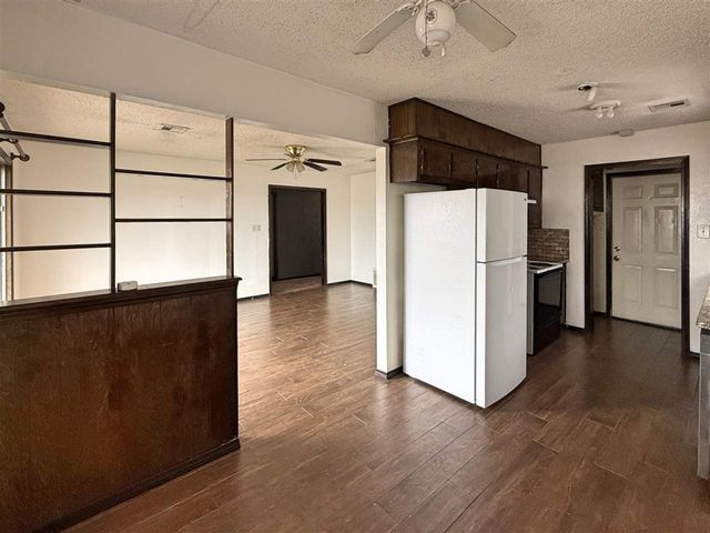 301 SE Brighton Dr, Lawton, OK 73507