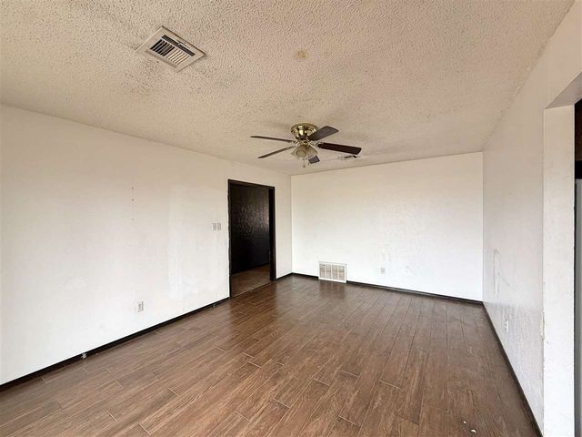 301 SE Brighton Dr, Lawton, OK 73507