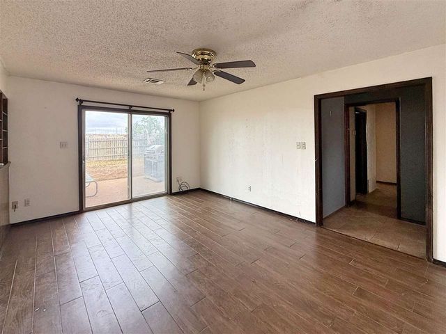 301 SE Brighton Dr, Lawton, OK 73507