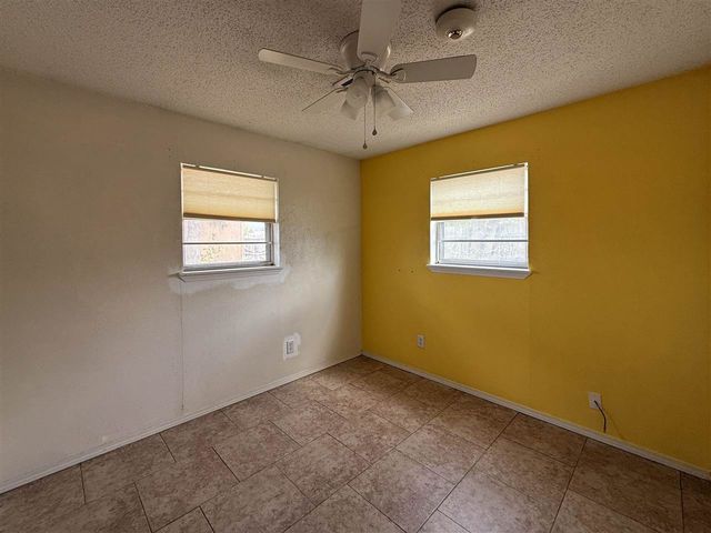 301 SE Brighton Dr, Lawton, OK 73507
