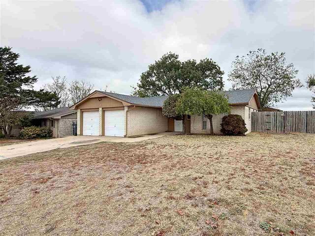 301 SE Brighton Dr, Lawton, OK 73507