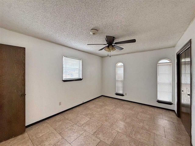 301 SE Brighton Dr, Lawton, OK 73507