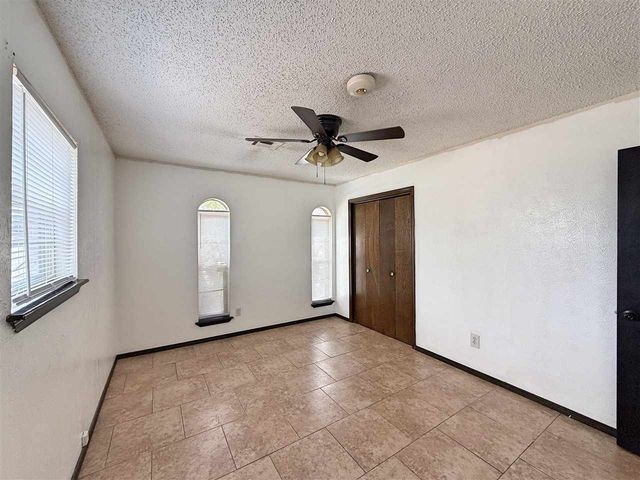301 SE Brighton Dr, Lawton, OK 73507