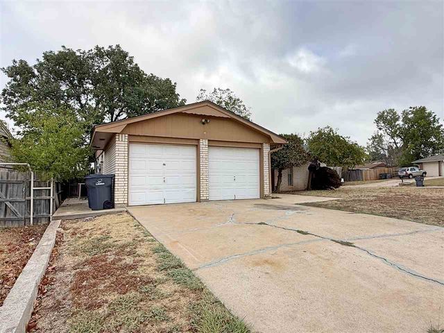 301 SE Brighton Dr, Lawton, OK 73507