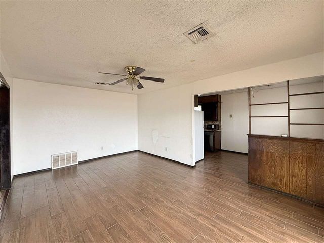 301 SE Brighton Dr, Lawton, OK 73507
