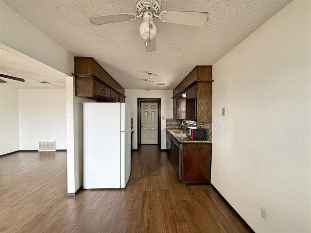 301 SE Brighton Dr, Lawton, OK 73507