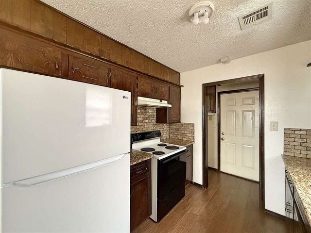 301 SE Brighton Dr, Lawton, OK 73507
