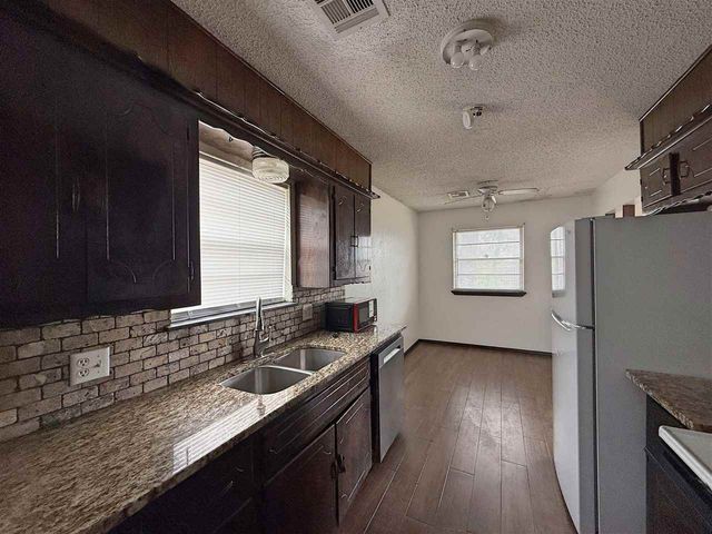 301 SE Brighton Dr, Lawton, OK 73507