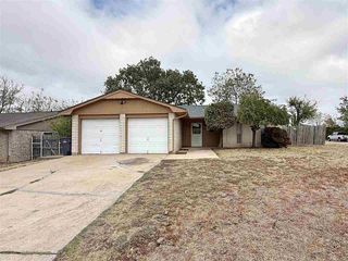 301 SE Brighton Dr, Lawton, OK 73507